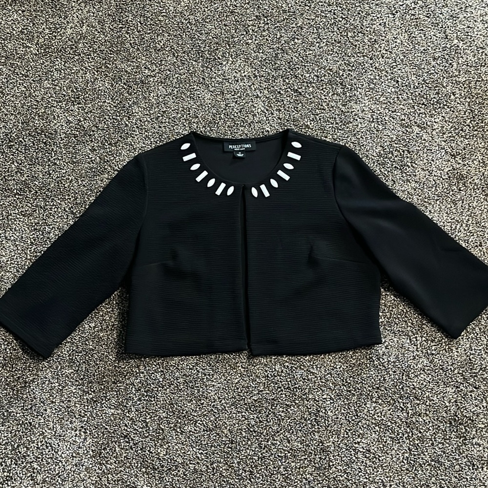 Perceptions New York women’s medium black cropped jacket with bead gem detail